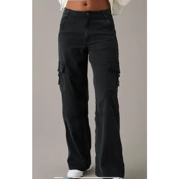 American Eagle Pants - NWT American Eagle Dreamy Drape Stretch Cargo Pants Black Sz 10 Short Wide Leg